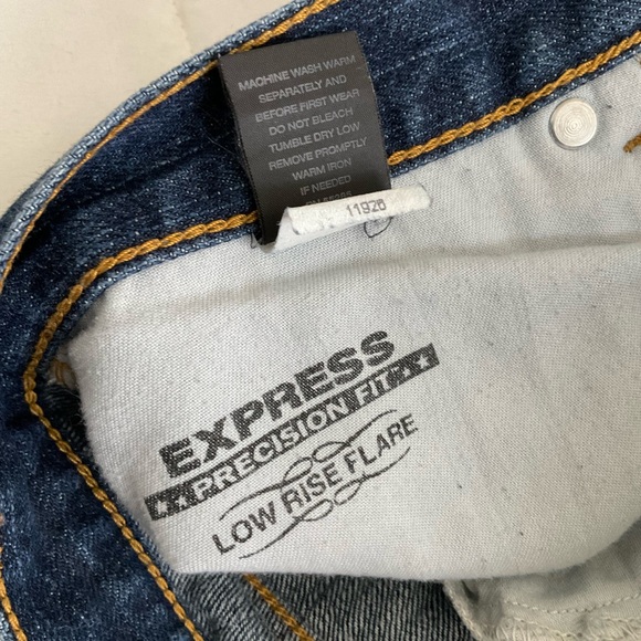 Express Precision Fit Low Rise Flare Jeans Size 5/6 R - Picture 4 of 8